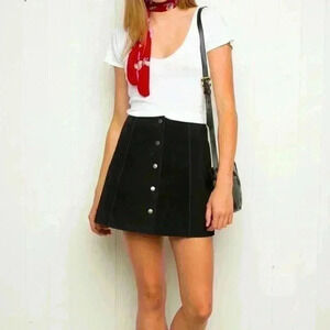 3/25 promo! Melville velvet button skirt